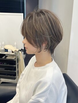 イヴォークトーキョーオーサカ(EVOKE TOKYO osaka) 大人ショート ハイライト アッシュグレージュ 白髪ぼかし カラー