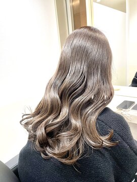 エレノア 梅田 大阪駅前第4ビル店(Eleanor) 艶々グレージュ