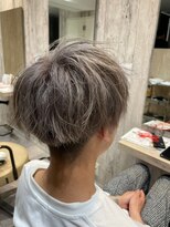 エヌアンドエー せんげん台店(N&A) おしゃれメンズのハイトーンヘアカラー アッシュグレー