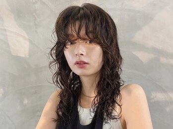 ヒュージ 三軒茶屋(huge)の写真/ロングスタイルでもどこか他と違うお気に入りヘア。高い技術力とデザイン性で一番似合うstyleに[三軒茶屋]