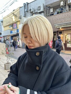 アース 高円寺店(HAIR & MAKE EARTH) ホワイトブロンド×ショート 【@mppp_32485】