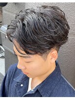 フリーク バーバーショップ 都島店(FREAK BARBER SHOP) 黒髪ツーブロックセンターパートフェザーパーマ