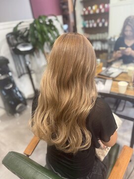 シャルムバイルーチェココ(CHARME by Lu'ce coco) まろやかベージュ×ゆるふわウェーブハイライトカラー