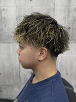 バーバー ショップ ネオ(BARBER SHOP NEO)&nbsp;ツイストパーマ×金メッシュ［宇都宮/フェード/メンズカット]