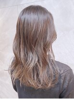 ドゥマン(Demain) 小顔カット大人かわいい透明感ベージュカラー外ハネ薄めバング