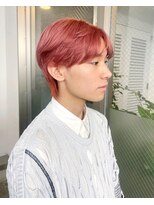 コーラルピンクのハンサムショート