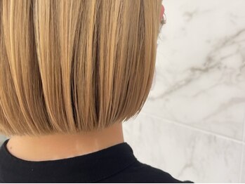 サンドロ(SANDRO)の写真/思い切った変化でも失敗ナシの綺麗なショートに◎王道可愛い～個性的なデザインカットまでお任せください☆