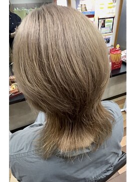 トータルヘアサロンカマダ ウルフカット＋ミルクティーカラー