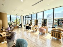 バイオレット ヨコハマ(Violet Yokohama)の雰囲気（自然光差し込む心も体も癒される開放的な空間♪[髪質改善/韓国]）