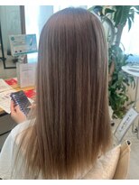 ファムバイアヴァンス(Femme by AVANCE.)&nbsp;透明感たっぷりミルクティーグレージュ