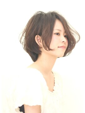 プラウド(proud) エアリー レイヤーボブ ふんわり ショート ボブ 分け目