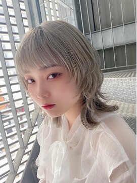 リアイス(Re:ICE) ホワイトグレージュミディアムウルフ