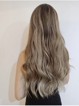 ツムグ 代官山 中目黒(TUMUGU) 大人かわいいヘア脱白髪染めホワイトグレージュ30代40代50代