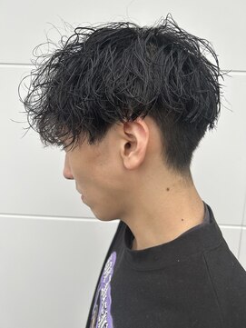 ヒュイル バイ ニアウ(Hwyl by Niau) メンズマッシュパーマ波巻スパイラルパーマニュアンスパーマ