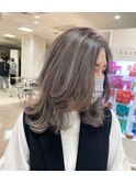グレーベージュニュアンスカラーヘルシースタイルレイヤーロング