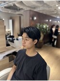 大人センターパート濡れ髪グリース仕上げ襟足あり黒髪メンズ