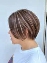 リングバイモアムー(Ring by Moremuu)&nbsp;issy  ショートカット　ハイライトスタイル