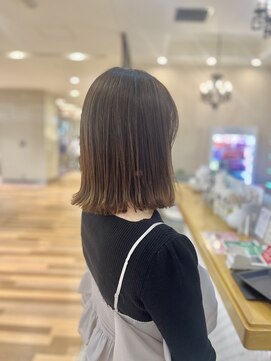 シャンプーボーイ セントラル 博多(SHAMPOO BOY central) 外はねミディ