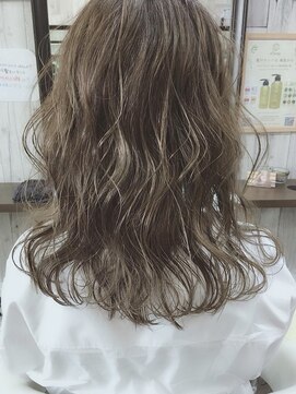 エルバッチャ 千代田町店 太田(Lbaccia) ゆるウェーブセミロング　　(太田　千代田町店)