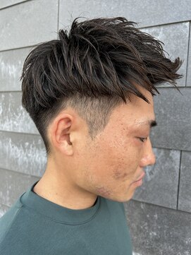 ヒュイル バイ ニアウ(Hwyl by Niau) メンズマッシュショートスパイラルパーマニュアンスパーマ眉毛