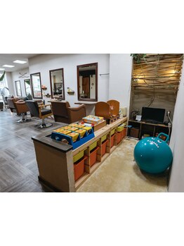 【六番町】少人数ならではの、穏やかなサロンタイムを過ごせます。日々の疲れを癒すヘッドスパもオススメ。