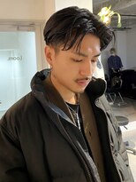 ルーム(Loom.)&nbsp;センターパート刈り上げショート