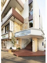 地下鉄金山総合駅６番出口から徒歩７分。駐車場あり◎水曜日、木曜日、金曜日はナイター営業です♪