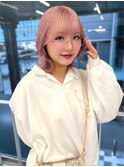 ペールピンクカラー ミディアムヘア レイヤーカット 10代 20代