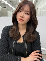 アイヴィー(IVY)&nbsp;ブリーチなしオリーブグレージュくびれヘア【肥田亜沙美】