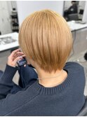 ショート　ブリーチカラー　ミルクティーベージュ　10代20代