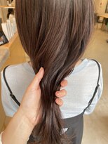 カイラ(KAILA)&nbsp;ミルクティーブラウンほんのりラベンダー艶カラロングヘア◎杉本