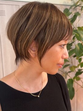 ヨロ 上野(YOLO) ハイライトカラーミルクティーベージュケアブリーチボブ