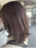 やわらかピンクベージュ×外ハネミディレイヤー