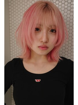 シラフ(SHIRAF) 淡いピンクのフェイスレイヤーボブ