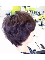 ノーマジーン(Norma jean)&nbsp;首に沿う襟足とラフな毛束で色っぽさもたたえたレイヤーショート