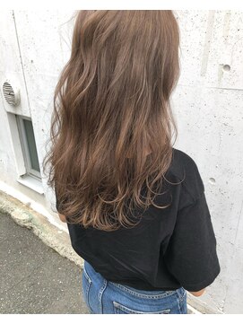 ヘアデザイン ソラ(Sola) フェザーロングヘア×ミルクグレージュ+ハイライトカラー