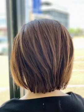 アンダートゥリールーツ(UNDER TREE ROOTS) ナチュラルボブ×イルミナカラー