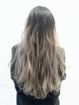 ココ 本八幡(KOKO) 黒髪クラゲヘアーオリーブグレー小顔ココアベージュロングヘア