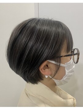 ステップバイステップ(STEP BY STEP) 《TOMIKURA　リアルサロンワーク》シルバーハイライト×ショート