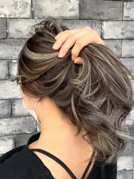 ラヴィエール(LAVIERE by R-EVOLUT) 白髪ぼかしハイライトハイレイヤーグレージュオリーブグレー