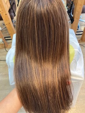 グランバイ アトリエドングリ(Grand × AtlierDonguri) お客様髪質改善データ1272(ハイライトデザイン)