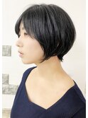 艶感引き立つ大人の黒髪マッシュショート
