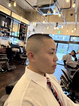 ブロートーキョーバーバーショップ 神田店(Bro Tokyo BARBERSHOP) 坊主フェード