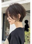 丸みとショートヘア