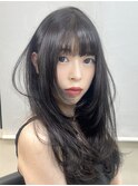 アッシュグレーロングレイヤーカット顔まわりカット