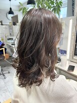 ハナビ(hanabi)&nbsp;40代 明るい白髪染め 髪質改善 大人くびれミディアム 白髪ぼかし