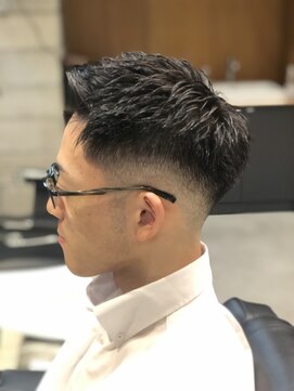 フランクスバーバー アンド ビアークラブ(FRANK'S BARBER and BEER CLUB) かき上げビジネスフェードカット