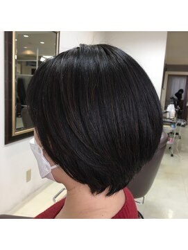 ラヴィータ(La vita) 大人かわいいひし形ショートボブ