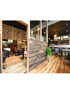 ヘアケア特化×カフェバー併設の新感覚サロン【Kalm+Cafe&Bar】リラックスできる寛ぎ空間で理想のstyleに。