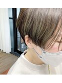 オリーブベージュのハンサムショート